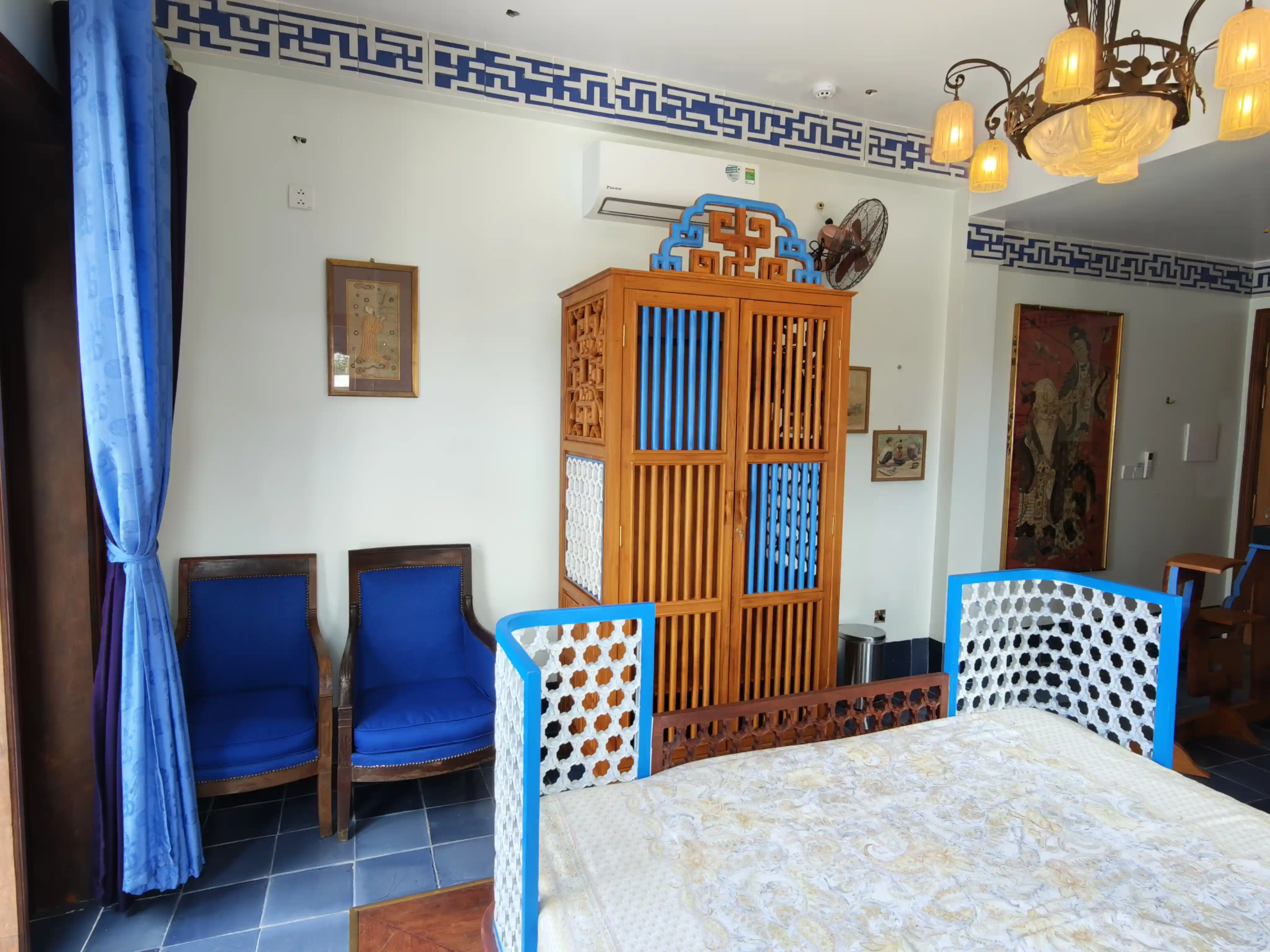 Huế Art Deco Room