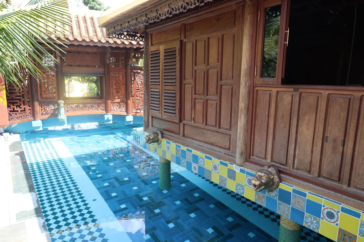 A fisherman’s house above its pool
