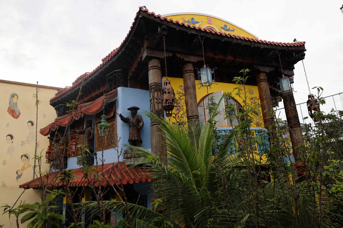 A house that leans towards you